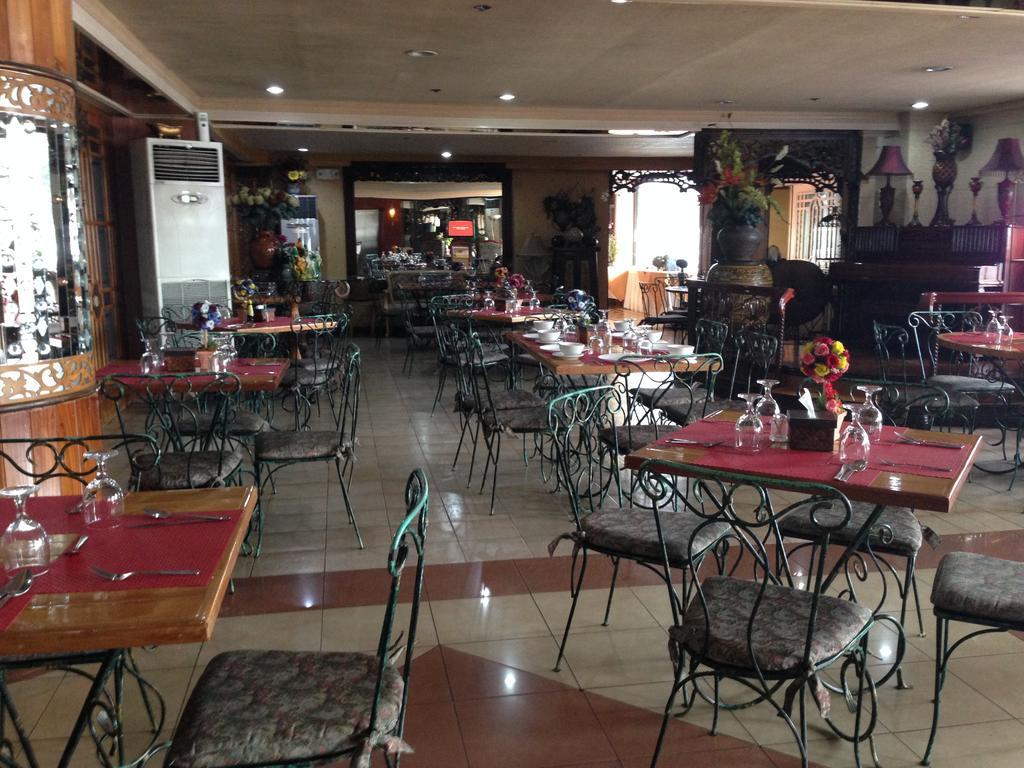 Pearlmont Hotel Cagayan de Oro Buitenkant foto