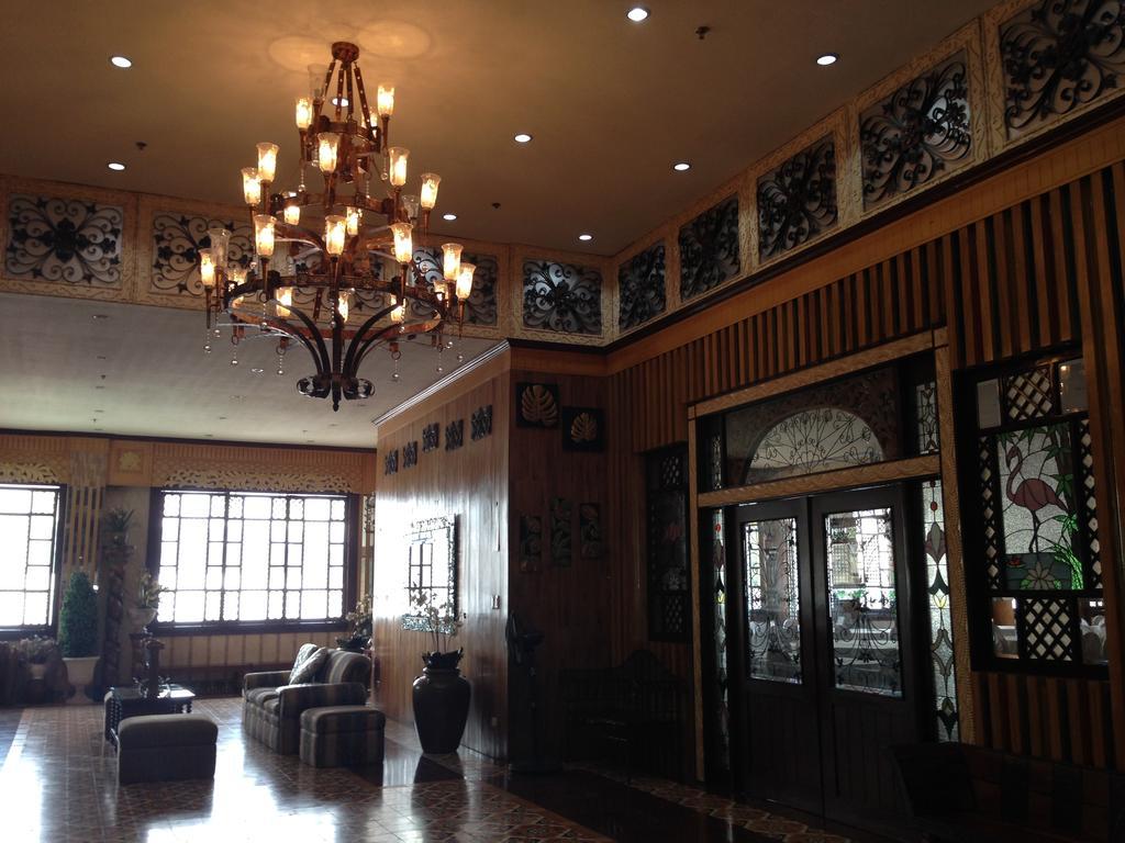 Pearlmont Hotel Cagayan de Oro Buitenkant foto