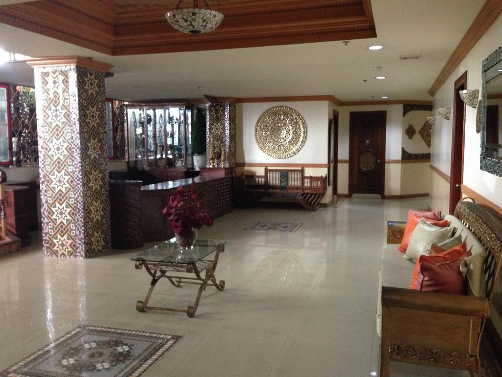 Pearlmont Hotel Cagayan de Oro Buitenkant foto