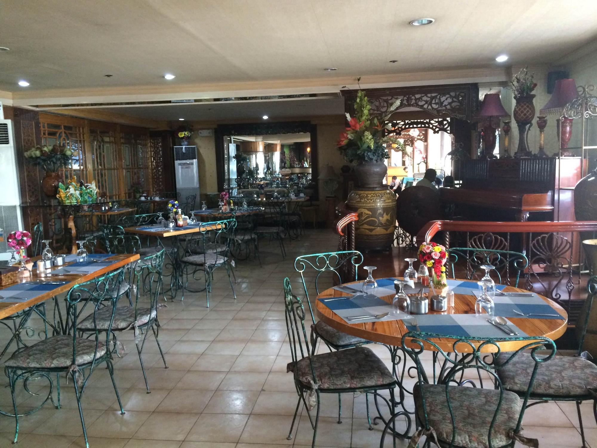 Pearlmont Hotel Cagayan de Oro Buitenkant foto