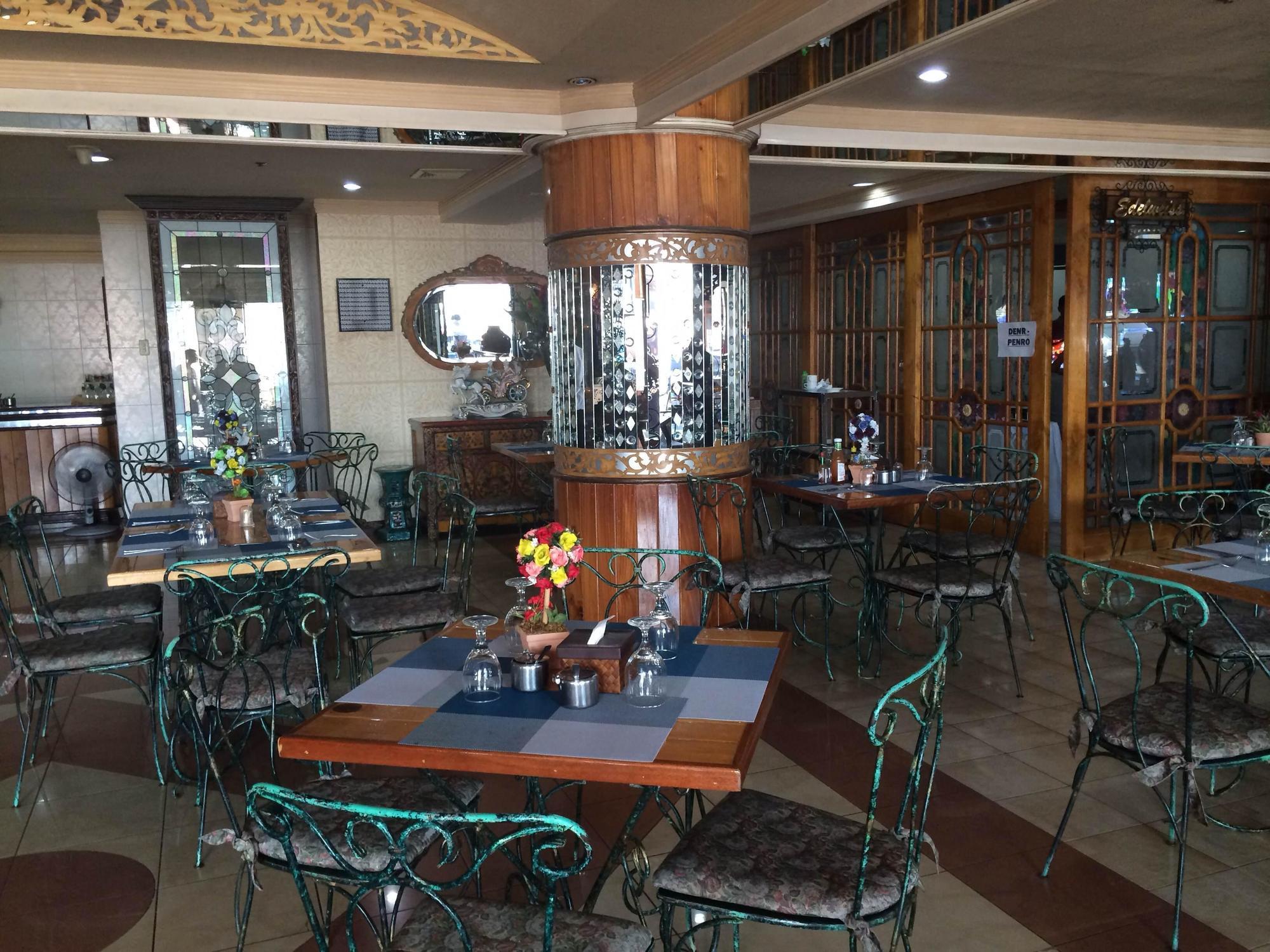 Pearlmont Hotel Cagayan de Oro Buitenkant foto